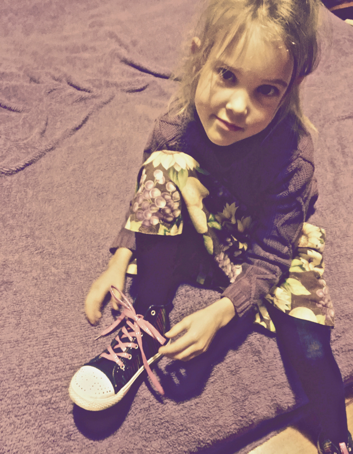 Maggie tieing shoelace - Version 3